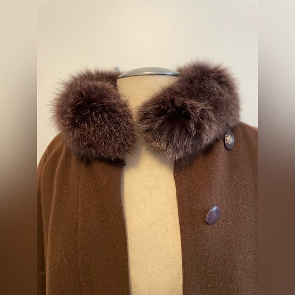 Vintage Wool Coat with Fur neck lining - Picture 3 of 12
